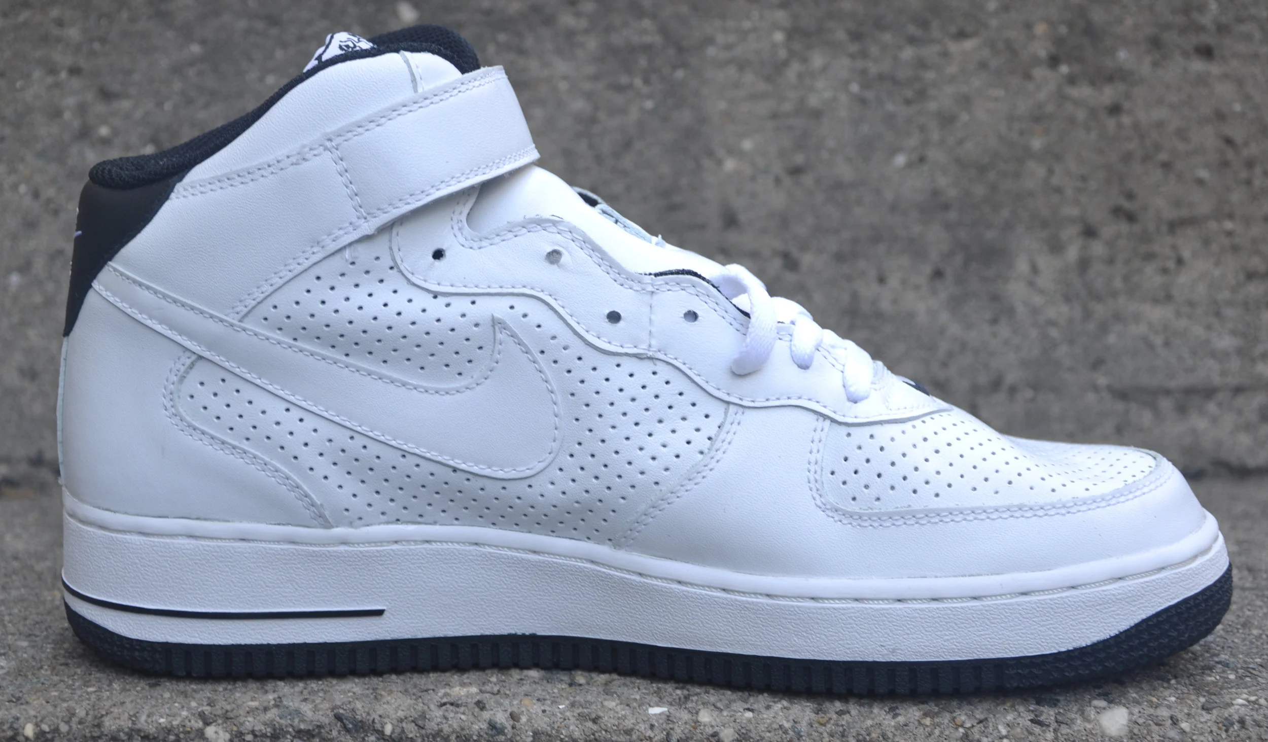 Nike Air Force 1 Mid White / Black Perf (Size 10) DS — RootsBK